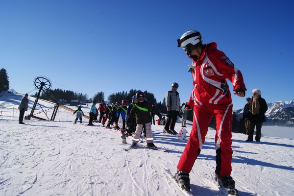 Amden Schweizer Skischule Snowli Skikurse Skilehrer Ponylift